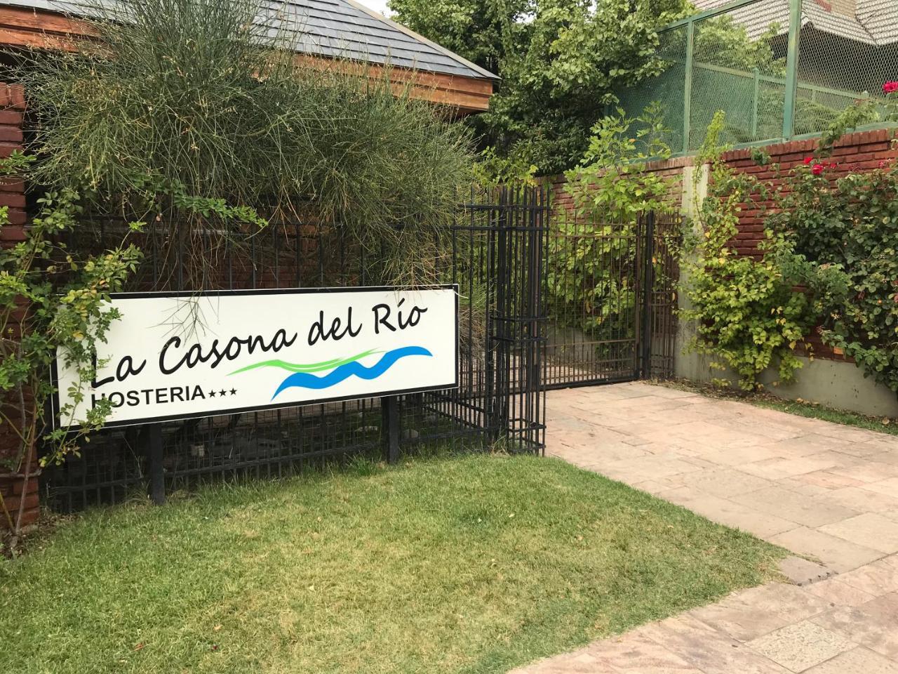 Отель La Casona Del Rio Неукен Экстерьер фото